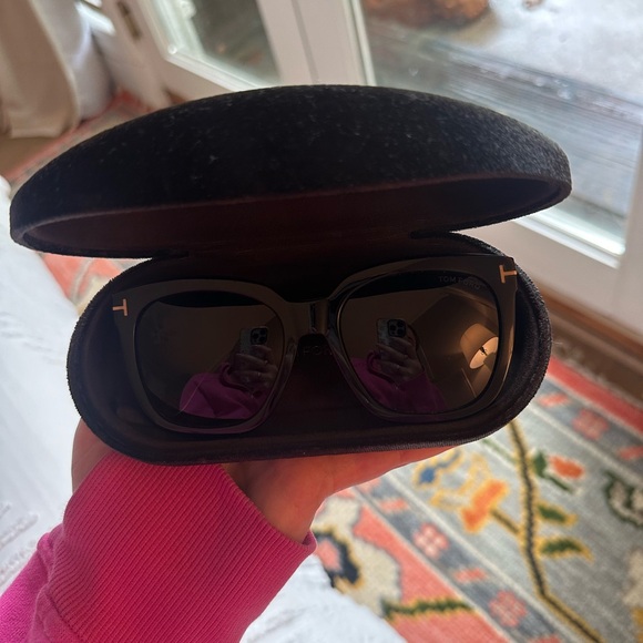 Amarra Tom Ford sunglasses in burgundy/black - Picture 8 of 9